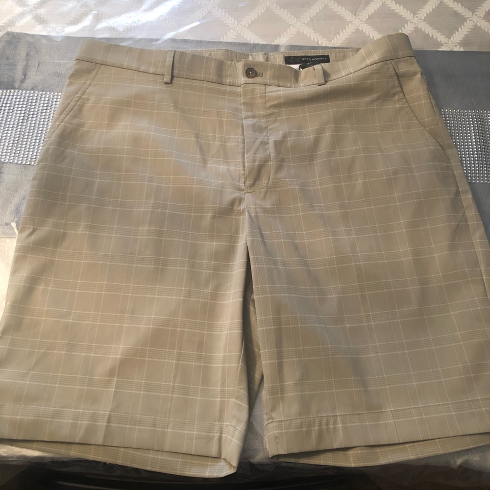 Greg Norman Beige golf shorts